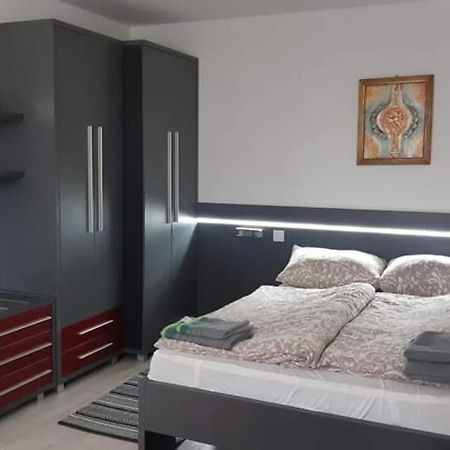Szoba Konyha Lakas Komarno Luaran gambar